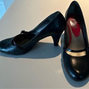 Kenneth Cole Reaction Black Heels